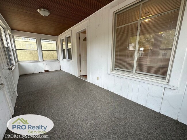 Building Photo - 3245 Cedar Ave S