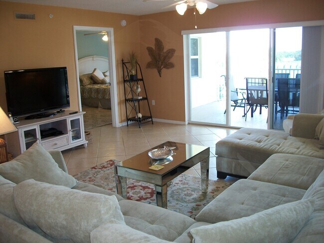 Building Photo - BEAUTIFULLY FURNISHED, 3 BEDROOM 2 BATH,  VACATION CONDO!