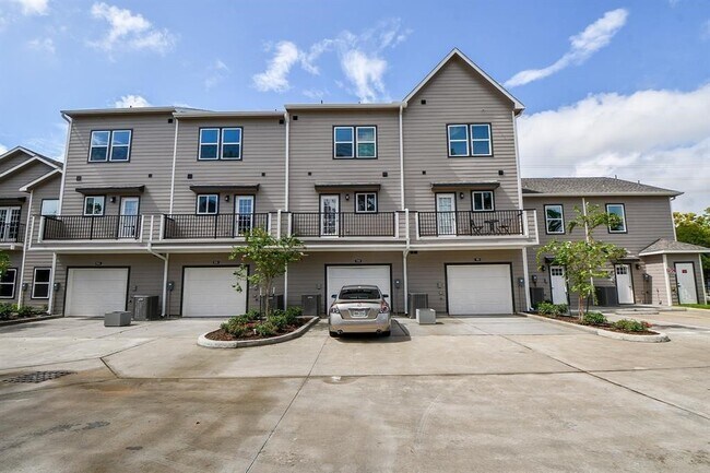 Building Photo - 5262 Ella Blvd