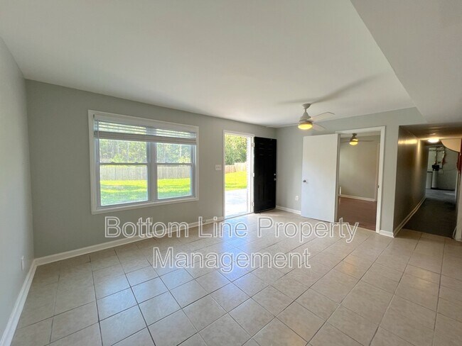 Building Photo - 17120 Green Hill Rd