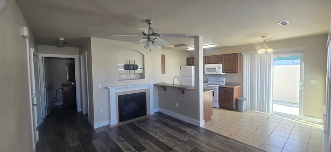 Building Photo - Nice 2 bedroom, 2 bath condo in a fabulous...