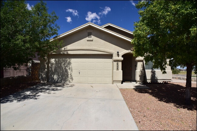 Building Photo - 14325 Island Point Dr