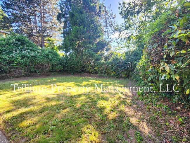 Building Photo - 405 SE 68th Ave