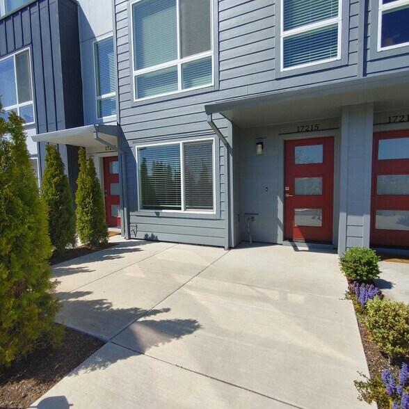 Building Photo - 17215 SW Goldcrest Ln