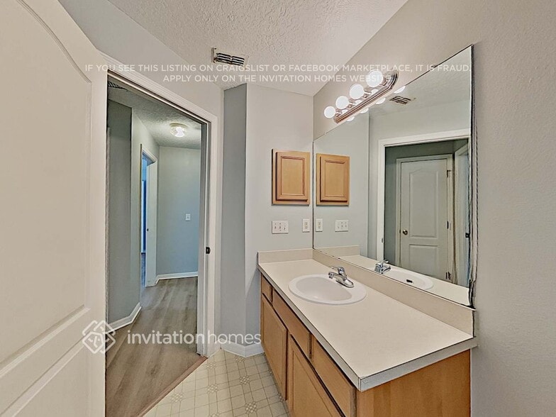 Building Photo - 713 Pasteur Ln
