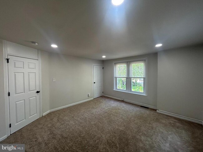 Building Photo - 127 Haws Ave