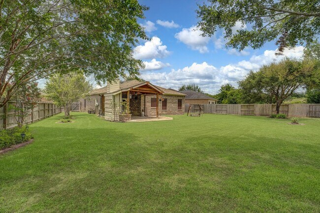 Building Photo - 630 W Newport Bend