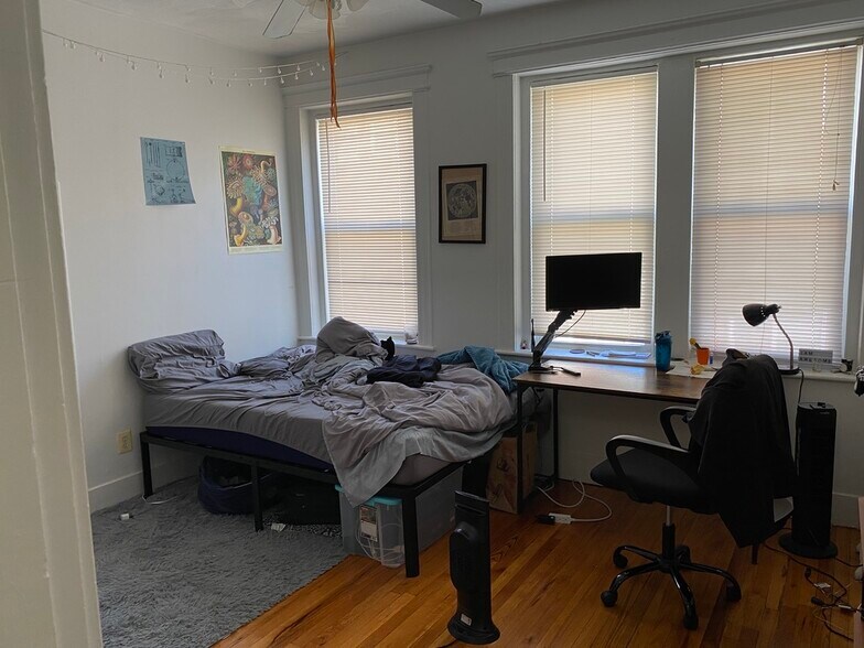 Building Photo - 4 Price Rd