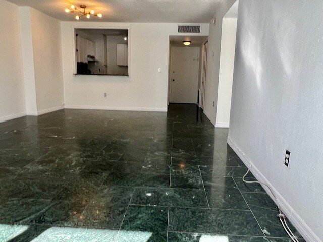 Building Photo - 2016 Bay Dr