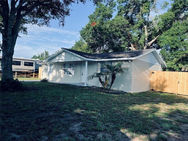 Building Photo - 5323 Satsuma Dr
