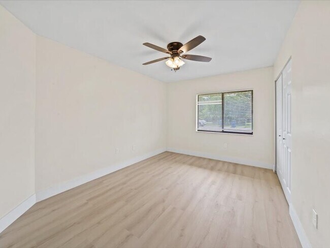 Building Photo - 1100 Hooper Ave NE