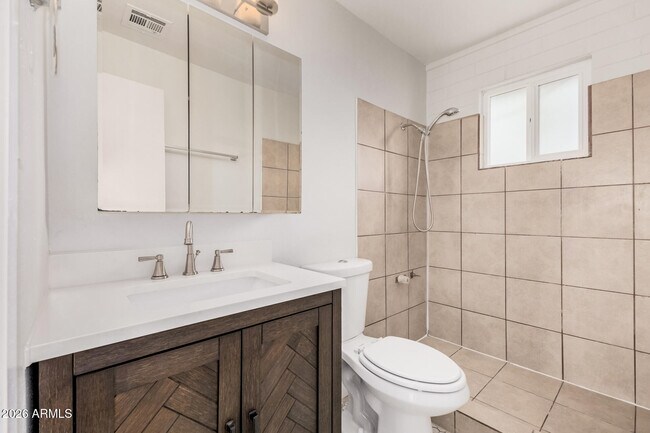 Building Photo - 1321 N 48th Pl