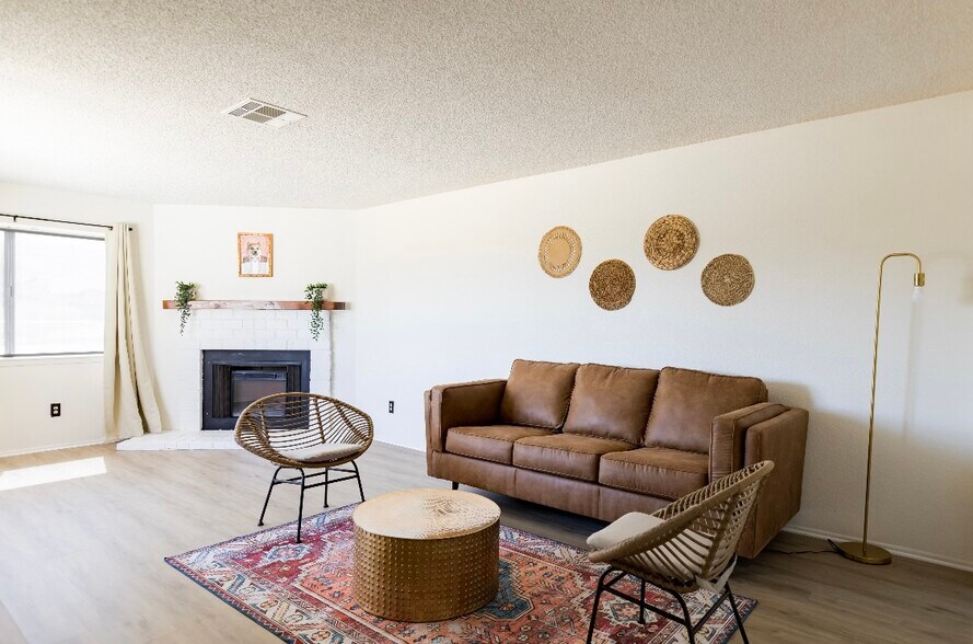 Building Photo - 72654 Sunnyslope Dr