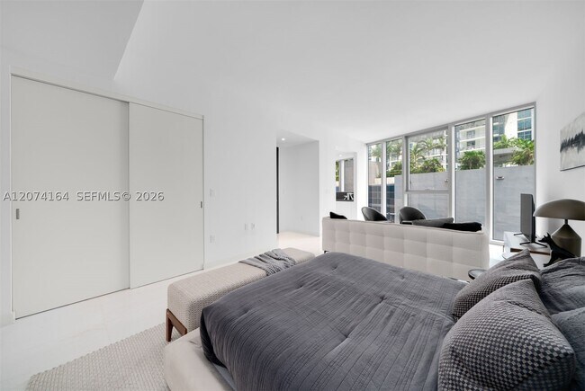 Building Photo - 300 S Biscayne Blvd