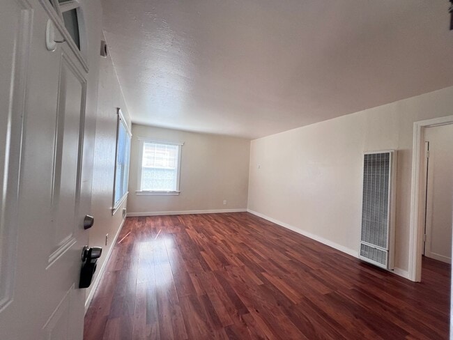Building Photo - BRIGHT & SPACIOUS 1 BEDROOM/1 BATH AVAILABLE TO RENT IN HAYWARD!!!!