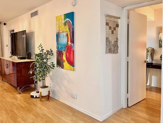 Building Photo - 3010 N Course Dr