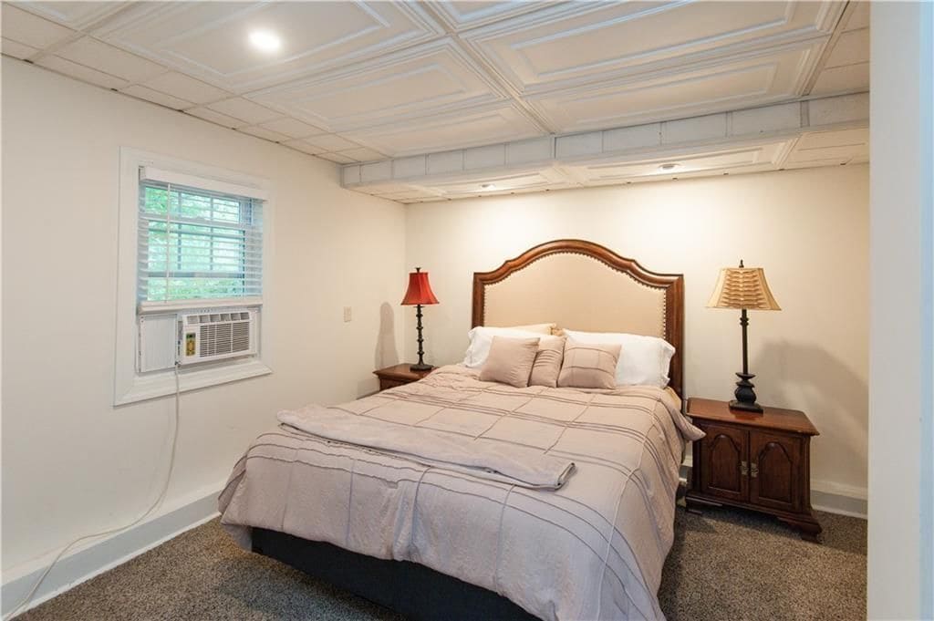 Building Photo - 554 E Main Rd