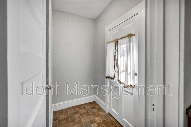 Building Photo - 14 Ridgefield St