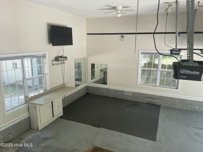 Building Photo - 151 Bayshore Dr