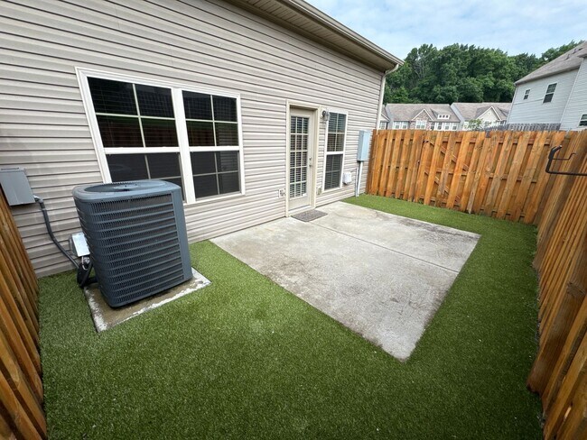 Building Photo - Modern End-Unit Townhome in the Heart of Old Hickory, Wilson County!