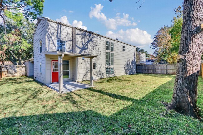 Building Photo - 13911 Piping Rock Ln