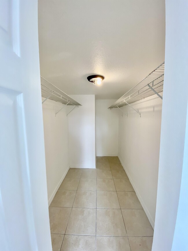 Building Photo - 2914 NW 55th Ave