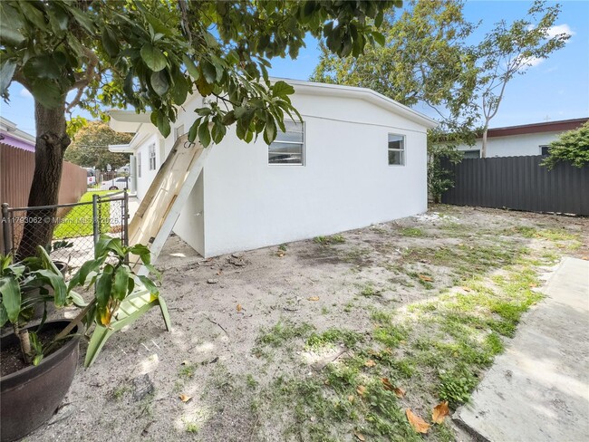 Building Photo - 1557 NW 66th St