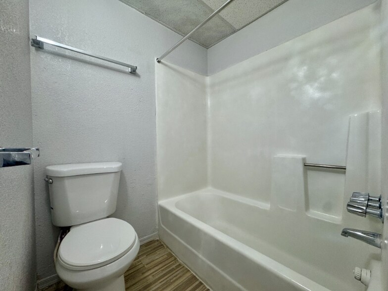 Building Photo - 43 N Harris Dr