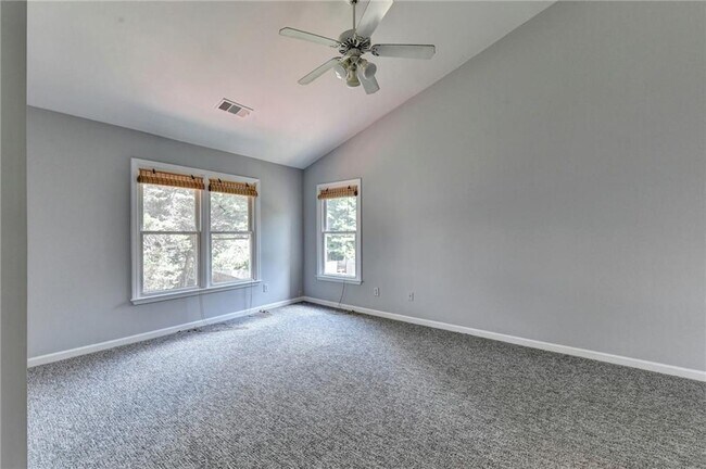 Building Photo - 2835 Crestmont Ct
