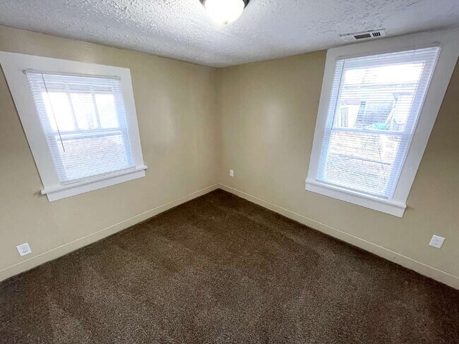 Building Photo - Warren Township 3BR Home!