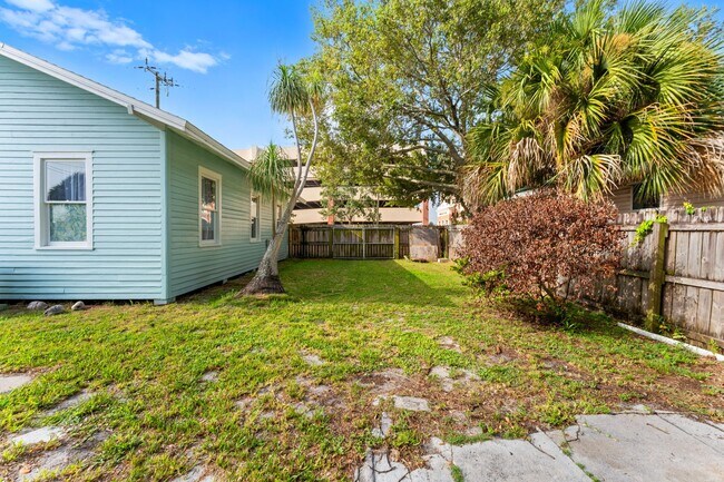 Building Photo - 1804 Tangerine St