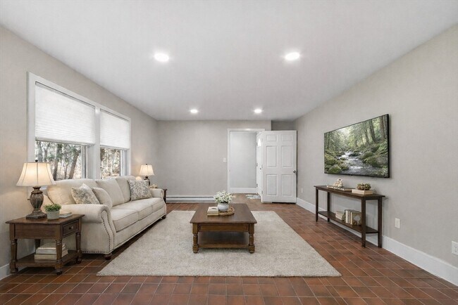 Building Photo - 82 Cedar St