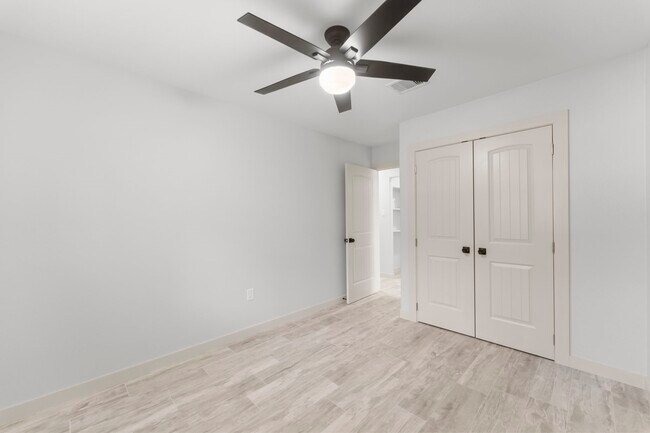 Building Photo - 5 Canyon Oak Pl