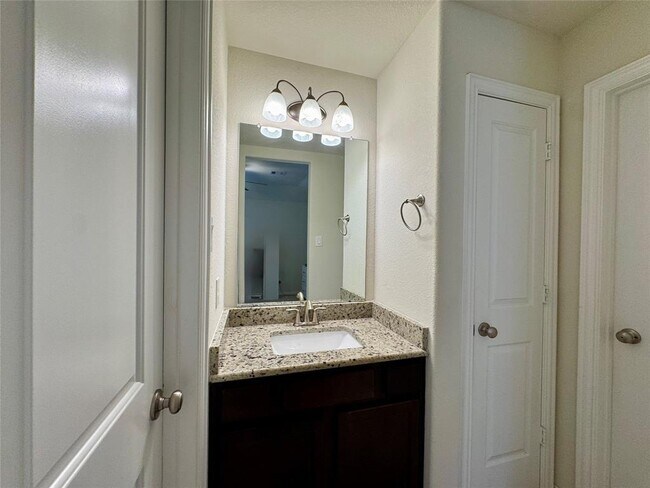 Building Photo - 16847 Hammon Woods Dr