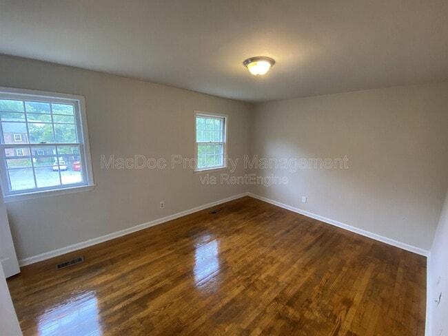 Building Photo - 719 Olde Greenwich Cir