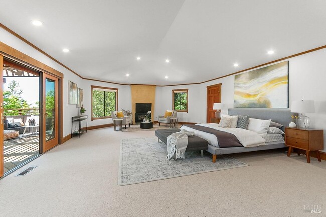 Building Photo - 1100 Bayhills Dr