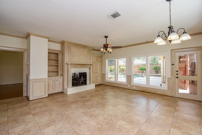 Building Photo - 8315 Mentmore Dr