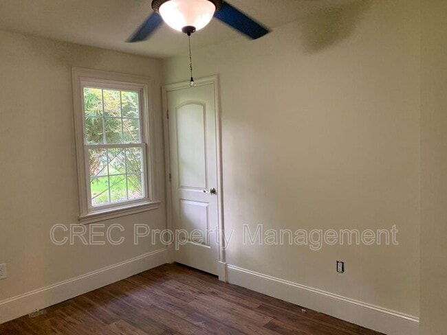 Building Photo - 711 Locust St