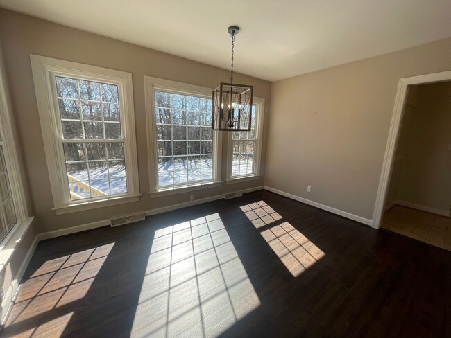 Building Photo - Gorgeous Home in Forest w/2 Car Garage