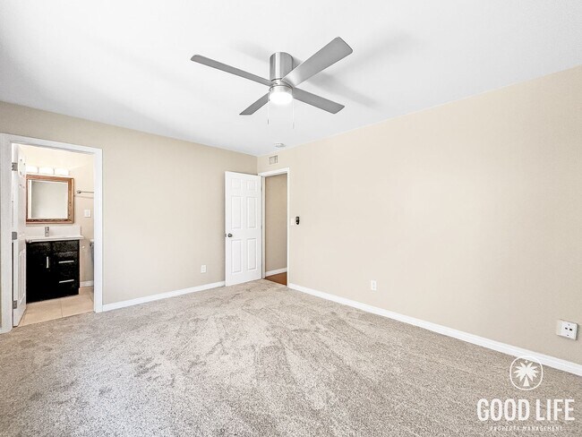 Building Photo - Beautiful 3B/2BA condo with Washer/Dryer & Large Backyard in Midway District!