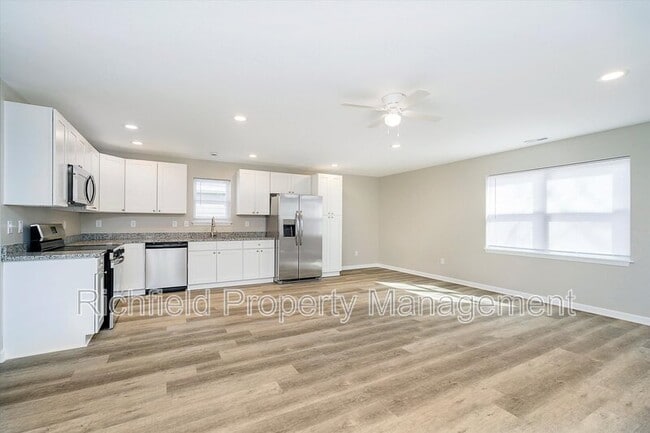 Building Photo - 2757 Columbia Ave