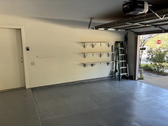 Building Photo - 2909 Albany St