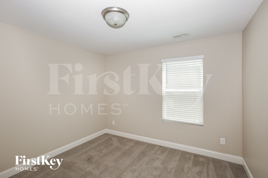 Building Photo - 9329 Sloan Forest Dr