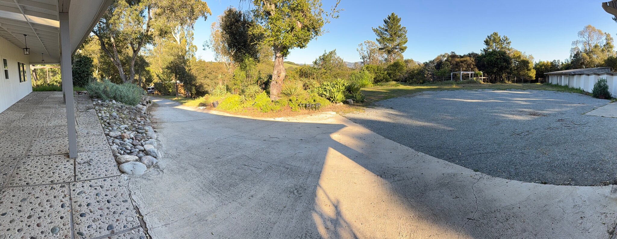 Building Photo - 384 Crazy Horse Canyon Rd