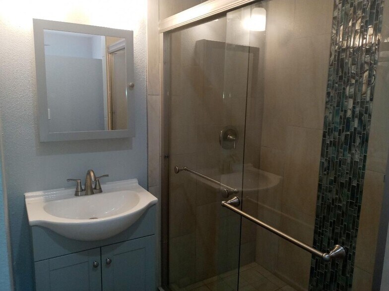 Building Photo - 2588 Connie Dr