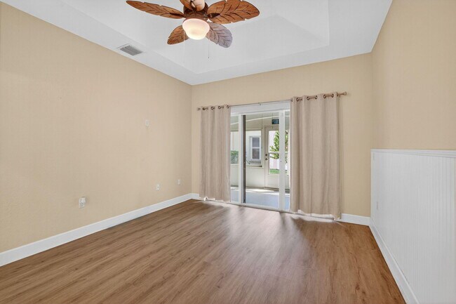 Building Photo - 1827 Pelican Dr