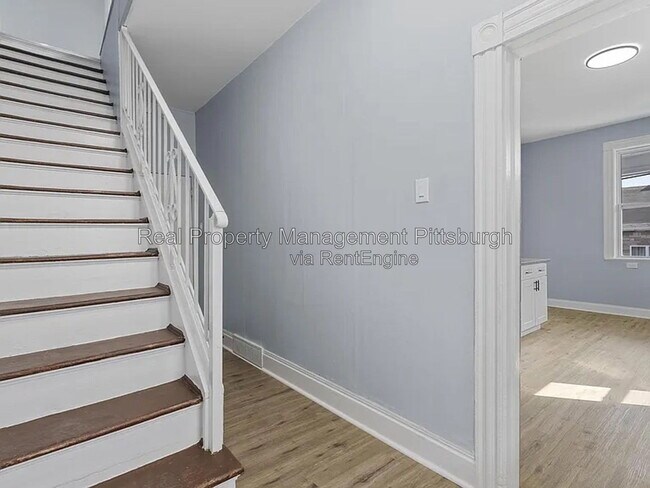 Building Photo - 2721 Cobden St
