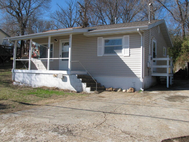 Building Photo - Single Family Home in Branson