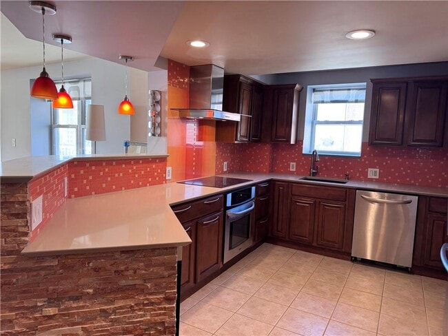 Building Photo - 7914 Rockaway Beach Blvd