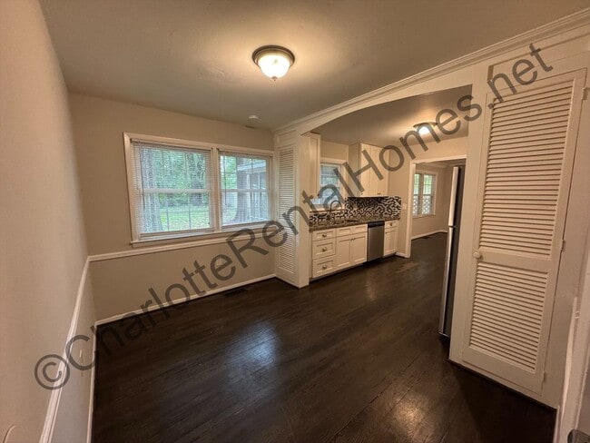 Building Photo - Brick ranch with attached garage